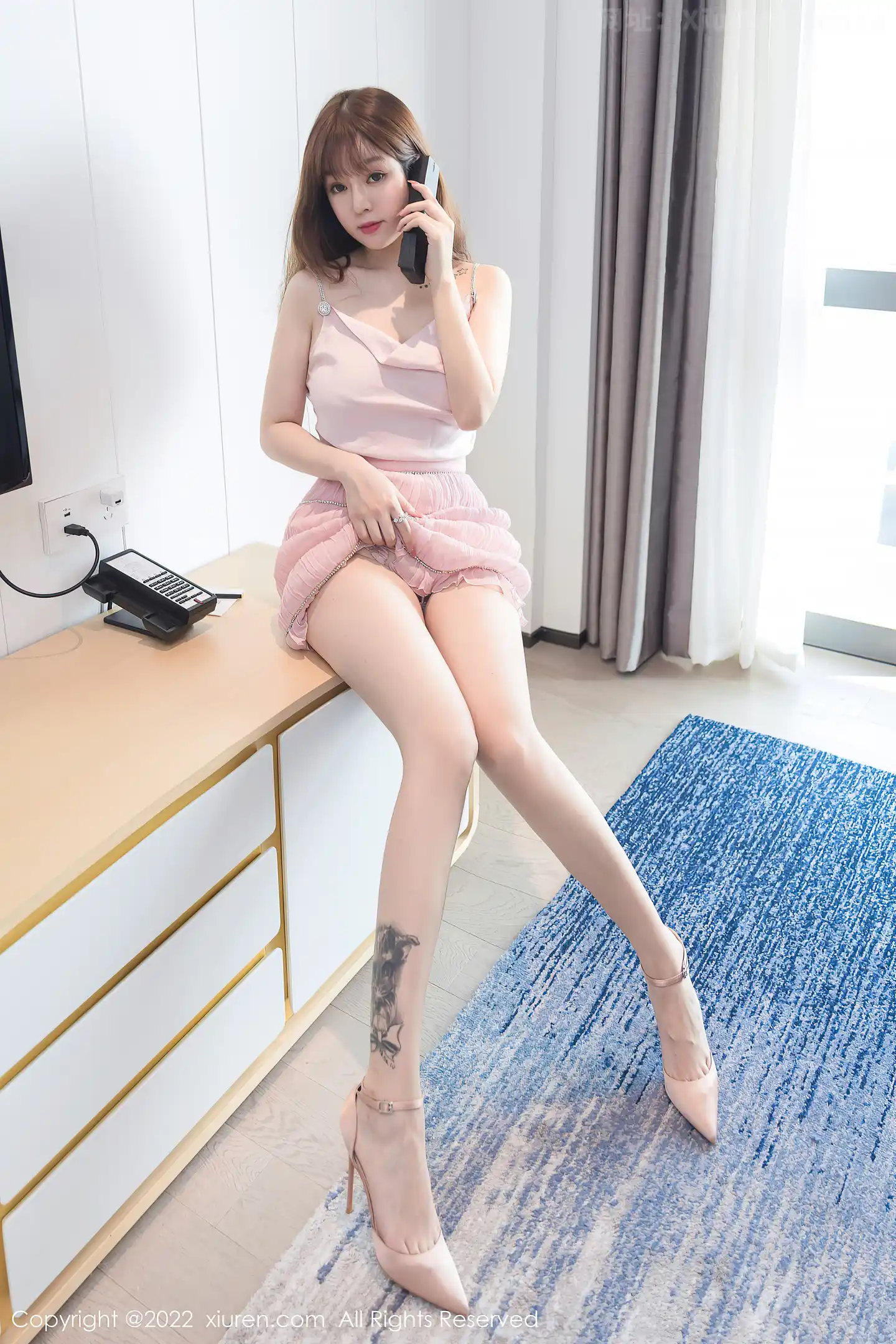 图片[3]-[XiuRen秀人网]VOL.5039 女神王雨纯私房性感粉色上衣配迷人短裙秀翘臀美腿诱惑写真55P-秀人网官方网站